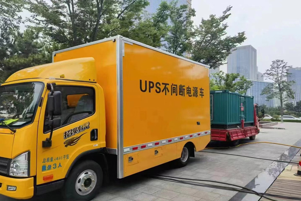 青松路街道发电机租赁施工现场