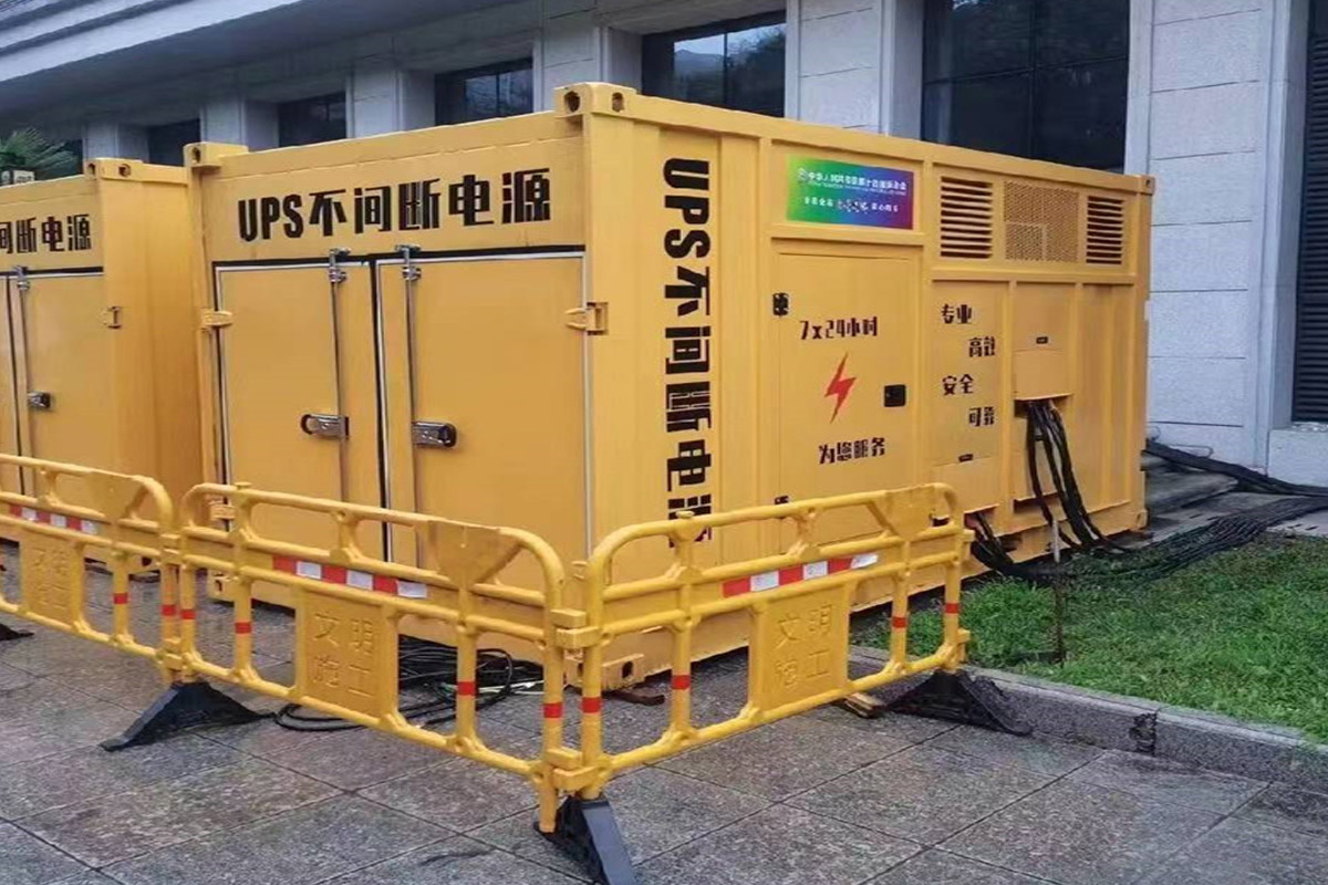 青松路街道发电机租赁施工现场