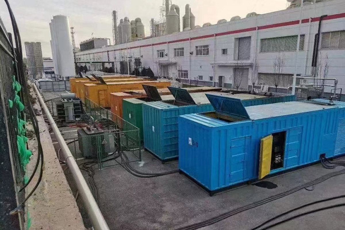 青松路街道发电机租赁施工现场